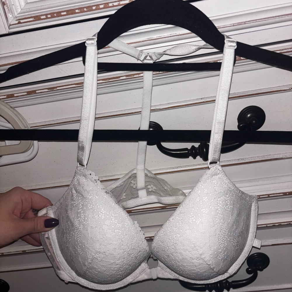NWT Victoria's Secret White Lace Front Clasp Bra